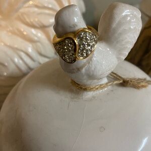 (JE29AA) Vintage 18kt Gold Plated Crystal Double Heart Ring Size 7.5